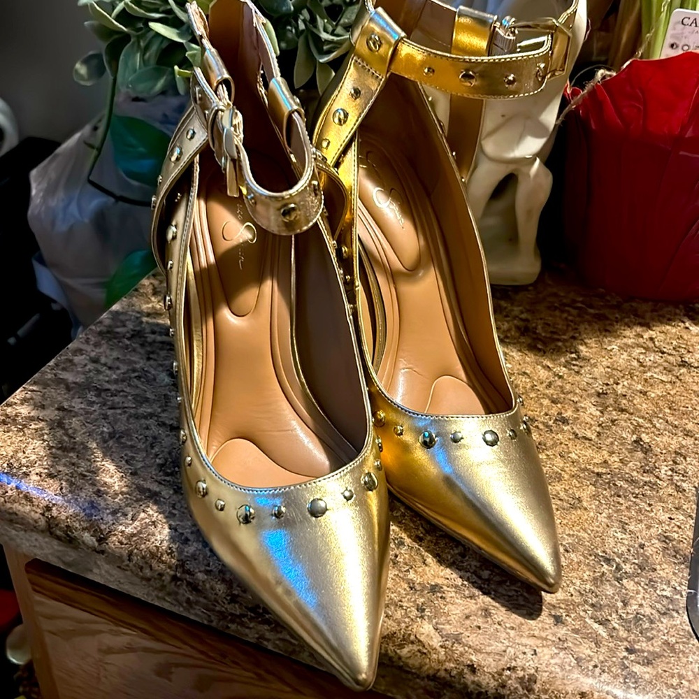 Jessica Sampson women’s size 11 gold pumps
